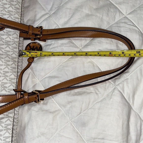 Like new Micheal Kors jet set travel tote logo bag - Picture 12 of 16